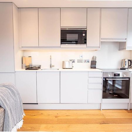 斯劳Two Bed Flat With Wrap Around Terrace Near Legoland, Windsor, Tube Station公寓 外观 照片