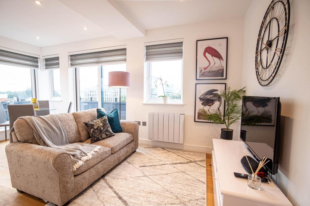 斯劳Two Bed Flat With Wrap Around Terrace Near Legoland, Windsor, Tube Station公寓 外观 照片