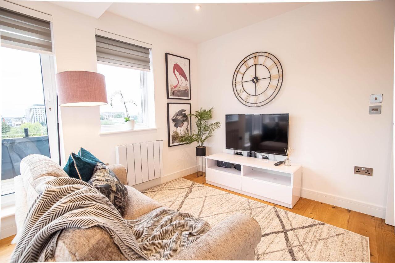 斯劳Two Bed Flat With Wrap Around Terrace Near Legoland, Windsor, Tube Station公寓 外观 照片